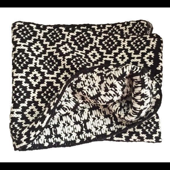 NWT SEDUCTIONS Geo Print Infinity Scarf Black/Ivory One  Size - Picture 6 of 7